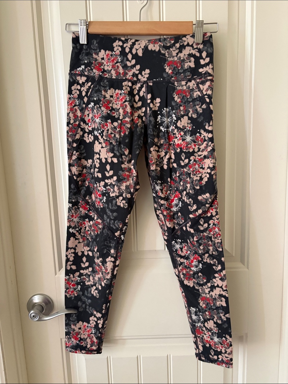Sweaty Betty Black Floral Print Leggings with Pink & Red Accents‎